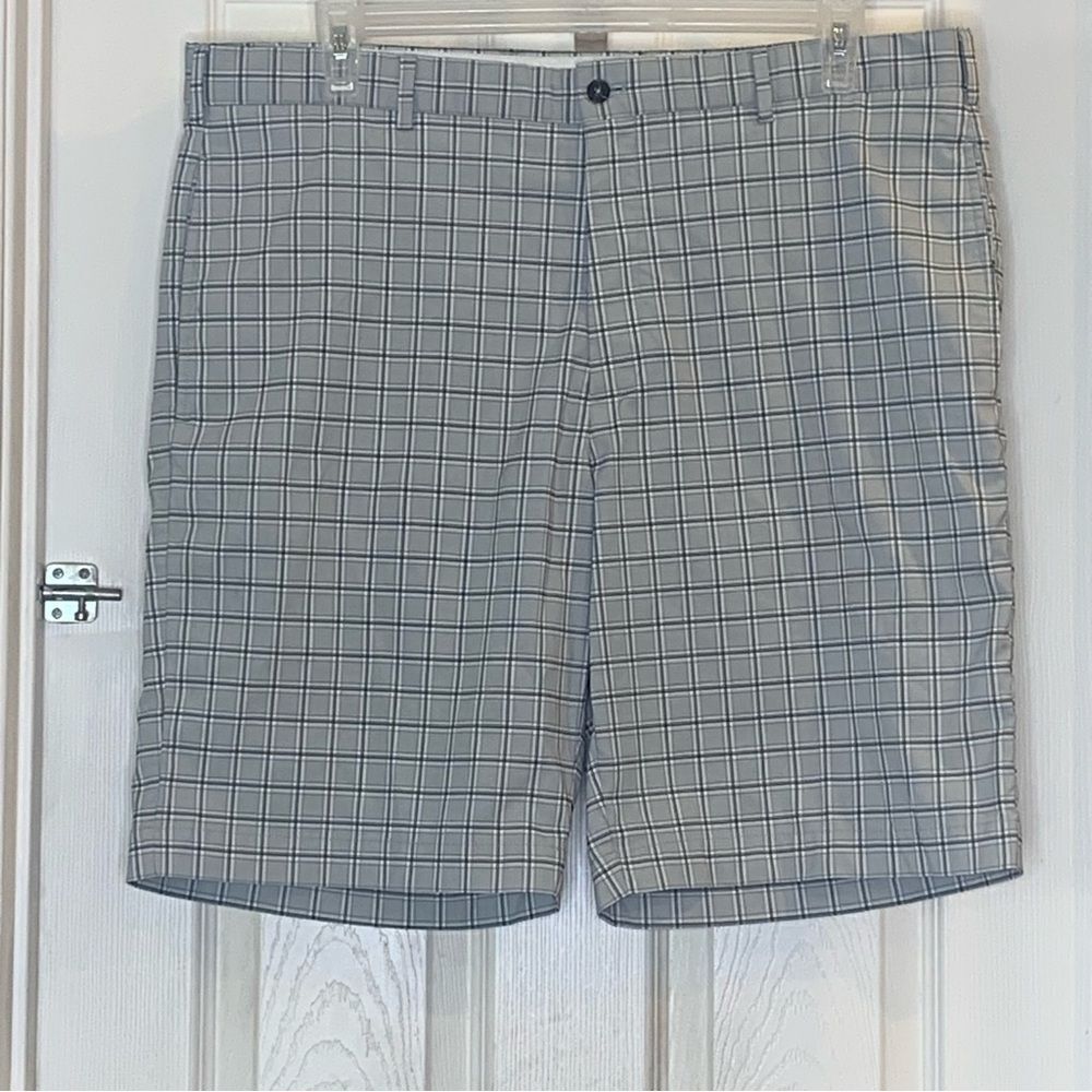 Greg Norman Gray Plaid Golf Shorts Size 40